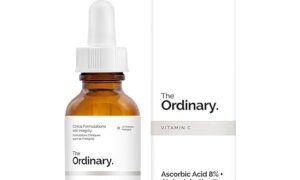 سرم آلفا آربوتین دی اوردینری با ترکیبی از آلفا آربوتین ۲% و اسید هیالورونیک، یک محصول قوی برای روشن‌کنندگی پوست و کاهش لک‌های تیره است. این سرم به سرعت جذب شده و باعث بهبود یکنواختی رنگ پوست می‌شود.