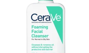 فوم شوینده صورت سراوی، حاوی سرامید و نیاسینامید، مناسب پوست نرمال تا چرب، پاک‌کننده ملایم و تقویت‌کننده پوست