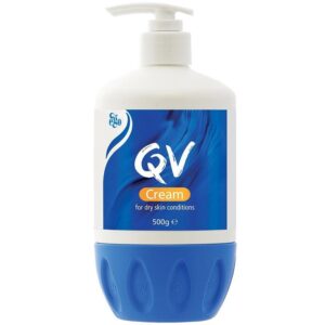 کرم مرطوب کننده پوست خشک کیو وی (QV Cream) مدل پمپی حجم 500 گرم، مناسب برای پوست‌های خشک و حساس، بدون عطر و رنگ، آبرسان قوی با فرمولاسیون غنی از اسکوالان و گلیسرین.